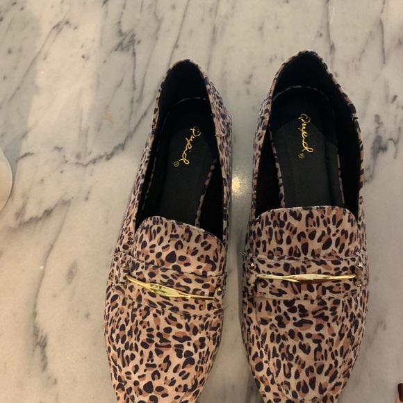 Leopard print loafers with gold detail - Picture 1 of 3